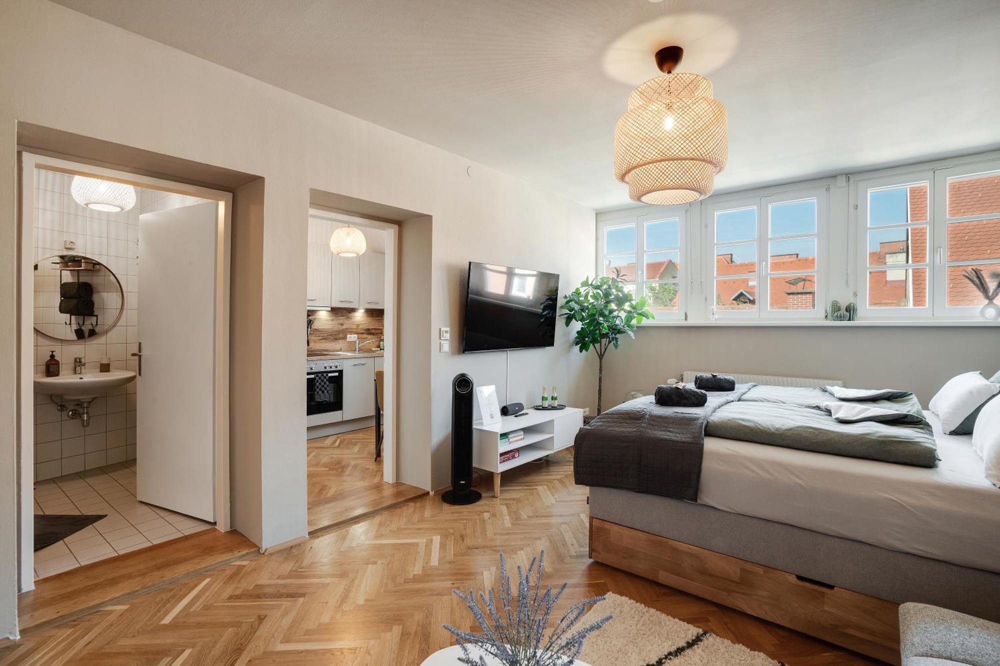 Boho Design - Historic Center With Free Parking & Aircon By Hero Homes Apartment *
